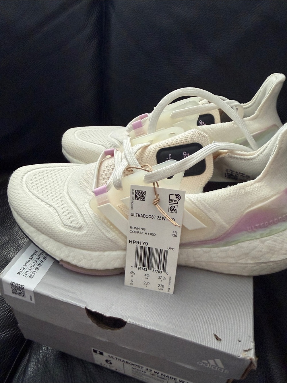 adidas Ultraboost 22 W Box Label in White and Black - Picture 5 of 5